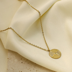 Geometric Round Pendant Necklace Gold Bezel Setting Fashion Clavicle Chain Women's Jewelry - Product Image 3