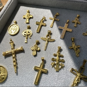Liontin Salib Religius Baja Anti Karat Lapis Emas PVD 18K Aneka Model Grosir, Tahan Kusam, Perhiasan Cantik - Product Image 5