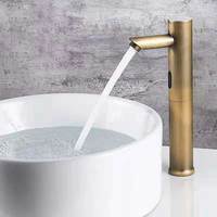 Robinet de cuisine automatique mural en cuivre électronique pas cher, ensemble de robinets de salle de bain, robinet de cuisine industriel à capteur tactile avec capteur