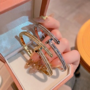 Brazalete Abierto con Diamantes, Oro Platino, Completamente Adornado con Diamantes, Joyería para Mujer, Regalo, Talla 19 - Product Image 1