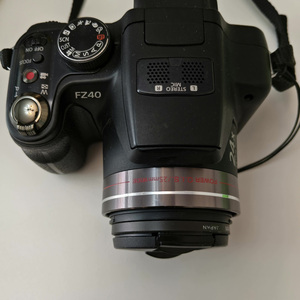 กล้องถ่ายรูปราคาประหยัดสำหรับมือใหม่ Panasonic Lumix FZ40 14.1MP ซูม 24 เท่า กล้องดิจิตอลสำหรับถ่ายภาพกลางแจ้งในเวลากลางวัน - Product Image 1