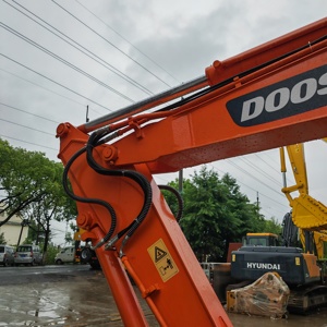 Excavadora de cadenas Doosan DH60-7 de 6 toneladas de alta calidad, fuerza de excavación de 44 kN, sistema hidráulico, bomba de engranajes, excelente estado, bajo kilometraje. - Product Image 3