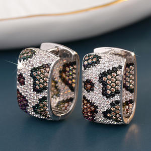 Orecchini a Perno E4598 in Oro Bianco con Cristalli Geometrici e Micro Inserti di Strass, Gioielli Trendy da Festa per Donne - Product Image 5