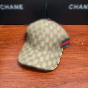 Gorra de béisbol unisex con protección solar y visera curva, diseño a cuadros, jacquard con la letra G, estilo pico de pato, en stock. - Product Image 1