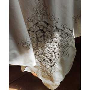 Nappe en lin écologique Pietrochianese avec broderie de feuilles de vigne grises, style européen, carrée, pour hôtels et salles à manger - Product Image 2