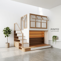 Meuble de rangement en bois clair sur mesure avec escalier pour lit mezzanine, armoire intégrée pour appartement et hôtel, menuiserie