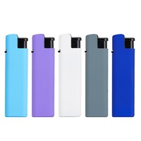 Flamme rose Offre Spéciale logo personnalisé Allume-cigare tout noir Briquet à flamme de feu Pas cher Logo personnalisé Recharge Briquet à gaz Cigarette