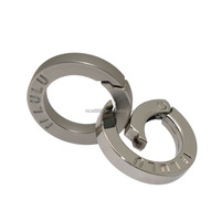 Mousqueton triangulaire en métal de forme personnalisée, porte-clés avec logo gravé au laser, clip à ressort pour l'escalade, quincaillerie en gros