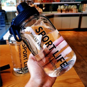 Bouteille d'eau en verre réutilisable anti-fuite de 700 ml/1000 ml avec étui et bouchon à vis, design moderne - Product Image 2
