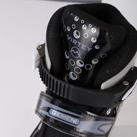 Vente en gros de patins à roulettes à une rangée personnalisés pour enfants avec une boucle en nylon sécurisée adaptée aux patins à roulettes des débutants