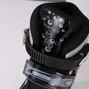 <span class=keywords><strong>Pattini</strong></span> <span class=keywords><strong>a</strong></span> <span class=keywords><strong>rotelle</strong></span> <span class=keywords><strong>a</strong></span> <span class=keywords><strong>fila</strong></span> singola su misura per bambini all'ingrosso con una fibbia <span class=keywords><strong>in</strong></span> Nylon sicura adatta per i <span class=keywords><strong>pattini</strong></span> <span class=keywords><strong>a</strong></span> <span class=keywords><strong>rotelle</strong></span> per principianti - Product Image 4