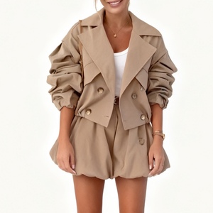 ชุดเซ็ต 2 ชิ้น เสื้อโค้ทเทรนช์สั้นคอปกสีพื้นลำลองสำหรับผู้หญิงและกางเกงขาสั้น แฟชั่น - Product Image 1