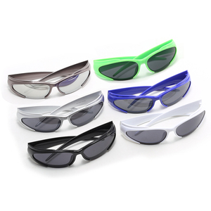 <span class=keywords><strong>Gafas</strong></span> de Sol Miss para Mujer y Hombre, Montura Negra de PC, Estilo Ovalado Futurista Envolvente, <span class=keywords><strong>Gafas</strong></span> de Sol Modernas Estilo Y2K, Estilo Extraterrestre - Product Image 3