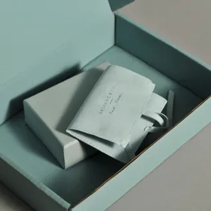 סט חבילת תכשיטים כחול בהיר חדש קופסת תכשיטים נרתיק זמש עם תיבת דואר שקית למשלוח