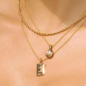 Joolim Jewelry - Collar Rectangular con Proverbios Ingleses Chapado en Oro de 18K, Collar de Acero Inoxidable, Joyería Antideslustre, Venta al por Mayor - Product Image 4