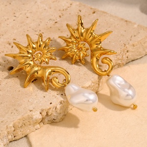 Orecchini pendenti in acciaio inossidabile placcato oro 18K personalità Design cavalluccio marino orecchini pendenti di perle barocche da donna - Product Image 5