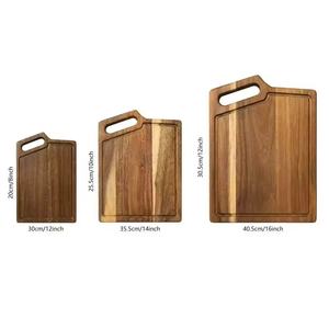 Tabla de cortar de madera de acacia de 40.5 cm x 30.5 cm con asa para uso en la cocina - Product Image 1