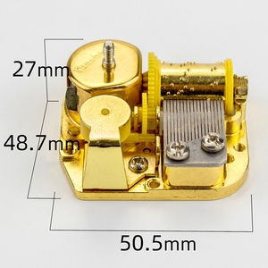 Boîte à musique de luxe dorée à 18 notes - Product Image 2
