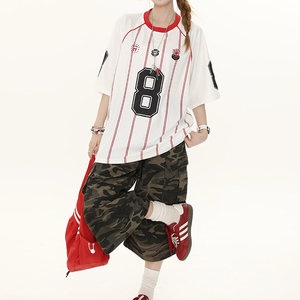 Camiseta Deportiva Informal Unisex de Manga Corta con Estampado de Letras a Rayas Vintage - Product Image 5