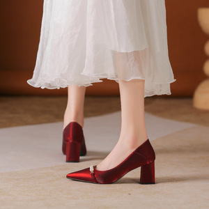 Escarpins Mary Jane à bout pointu, talon carré, en satin, avec décoration de perles, chaussures de mariage - Product Image 3