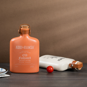 Botellas de vidrio de matraz plano personalizadas de fábrica de 350ml para bebidas alcohólicas como whisky de Ginebra seca y licores pulverización de impresión de seda - Product Image 4