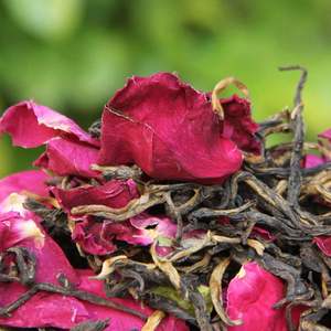 Thé de beauté combinant des roses avec du thé noir ancien du Yunnan pour stimuler le métabolisme, lutter contre l'oxydation et nourrir la peau - Product Image 2