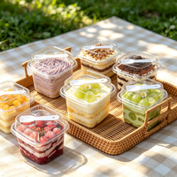 Contenants carrés en plastique transparent pour desserts avec cuillère, boîte transparente pour gâteaux, mousses, yaourts, glaces et emballages alimentaires