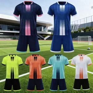 Maillot de football sportif élégant à blocs de couleur, à séchage rapide, confortable, idéal pour l'entraînement et les matchs d'équipe - Product Image 1