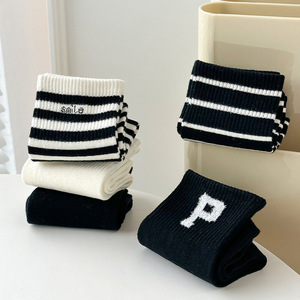 Chaussettes rayées noires <span class=keywords><strong>et</strong></span> blanches en coton, chaussettes longues à la mode <span class=keywords><strong>japonaise</strong></span>, douces <span class=keywords><strong>et</strong></span> confortables - Product Image 3
