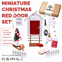 Ensemble de 20 mini-jouets personnalisés en résine rouge, porte de Noël ouvrable, miniature de maison de poupée 1:12, vente en gros ODM OEM