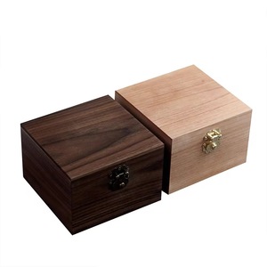 Caja de almacenamiento de joyas de madera cuadrada con tapa abatible, tamaño personalizable para empaques de regalo y organizadores - Product Image 1