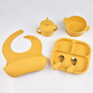 Tapa cuadrada de silicona resistente al calor, de calidad alimentaria, antideslizante, portátil, con compartimento de entrenamiento para viajes, accesorios y suministros para bebés - Product Image 1