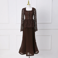 Ensemble deux pièces sur mesure grande taille : haut cardigan en mousseline plissée à processus hydrosoluble et robe à bretelles brodée de dentelle