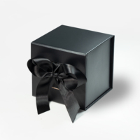 Boîte pliante rose avec logo personnalisé Boîte cadeau de luxe Boîte d'emballage en carton Avec ruban