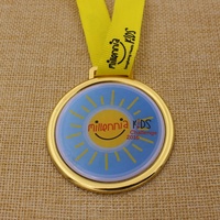 Médaille de récompense personnalisée en alliage de zinc durable, souvenir sportif avec cordon imprimé pour cadeaux promotionnels et d'accueil