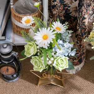 Ramo de Flores Artificiales de Diseño con Rosas, Margaritas y Hortensias, Tejido Plástico, Decoración para el Hogar CF02003 - Product Image 1