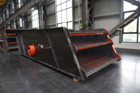 Crible vibrant à double étage 2YK2470 avec moteur de 30 kW pour la séparation de minerai et de sable/gravier, production élevée de traitement des agrégats