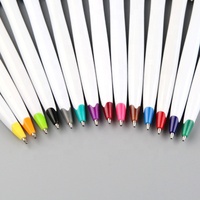 Stylo à bille en plastique de couleur blanche et noire, bon marché