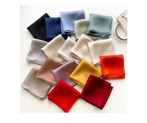 Écharpe carrée unie multifonctionnelle personnalisée en soie de mûrier 100 % de luxe, style décontracté d'été pour femme - Product Image 3
