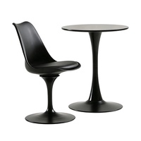 Chaise de salle à manger en polypropylène monobloc spéciale et stable, chaises de salle à manger de luxe avec pieds en métal