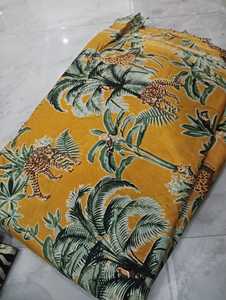 Tissu en coton imprimé magnifique pour les robes Kurtis et les travaux manuels DIY Tissu léger et doux pour un usage quotidien et les vêtements de créateurs - Product Image 3