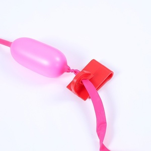 มีดตัดริบบิ้นพลาสติกสีสันสดใสแบบเป็นมิตรกับสิ่งแวดล้อมสำหรับงานขายส่ง ใช้ตัดลูกโป่งและของตกแต่งงานรับปริญญา - Product Image 3