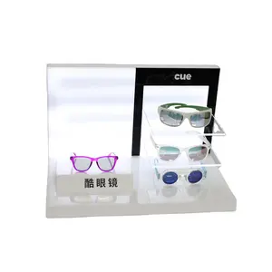 Özelleştirilmiş akrilik Led aydınlatma güneş gözlüğü standı gözlük gözlük tutan vitrin rafı