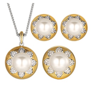 Ensemble de bijoux fantaisie en gros, écologique, en cuivre plaqué or, avec perles de coquillage blanches de 12 mm, collier, boucles d'oreilles et bague pour femme - Product Image 1