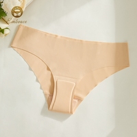 Venta al por mayor Traceless Anti-Camel Toe Ropa interior deportiva Mujeres Secado rápido Low-rise Bragas sin costuras para damas