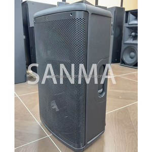 EON715 Haut-parleur PA alimenté au néodyme de 15 pouces pour utilisation mobile par les groupes de musique en tournée - Product Image 2