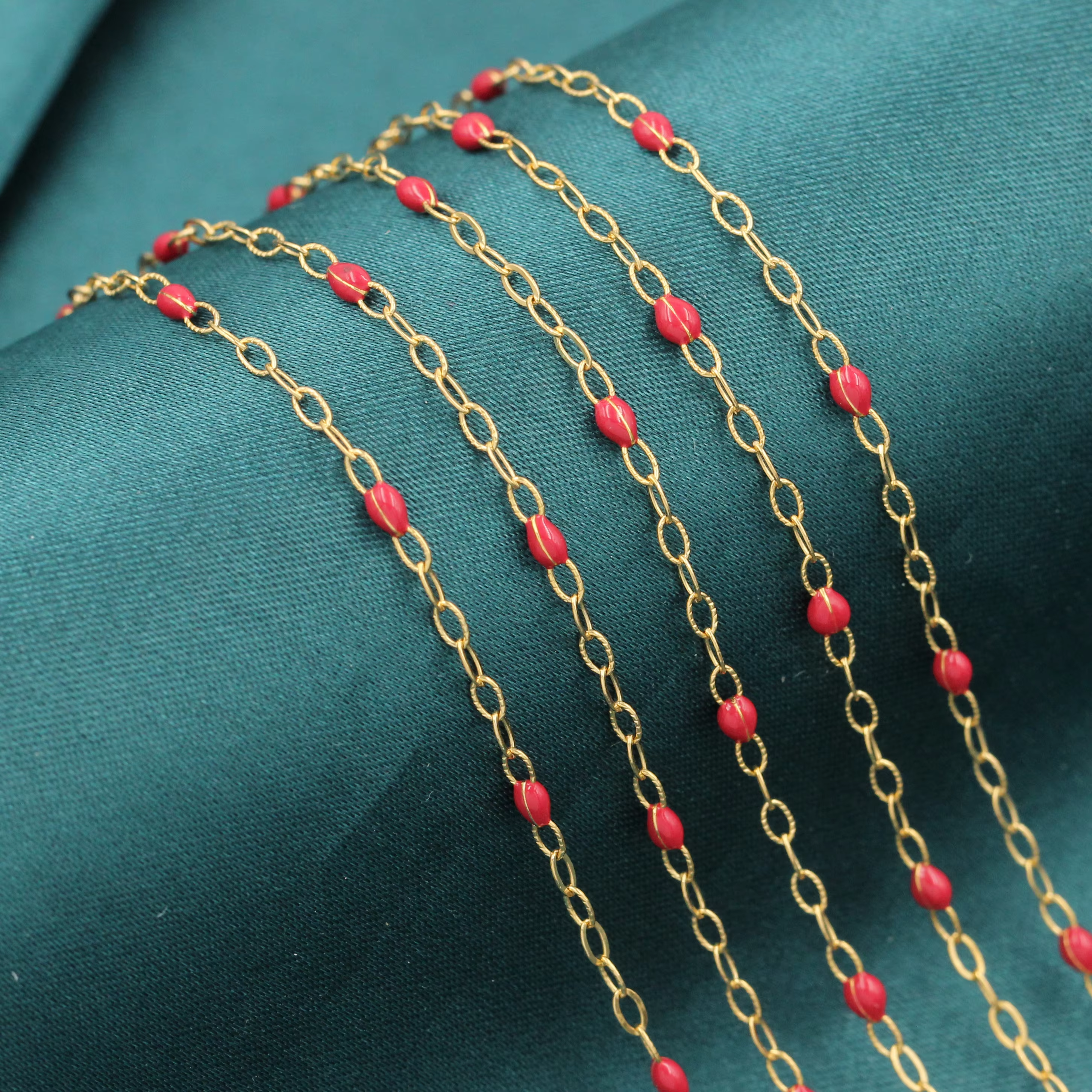 เคลือบสีแดง