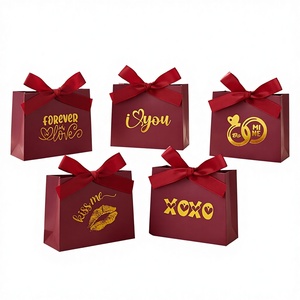 Caja <span class=keywords><strong>de</strong></span> cartón roja con estampado en caliente para <span class=keywords><strong>el</strong></span> Día <span class=keywords><strong>de</strong></span> San Valentín, con lazo, embalaje <span class=keywords><strong>de</strong></span> regalo, cierre inferior plegable con la inscripción LOVE en inglés - Product Image 1