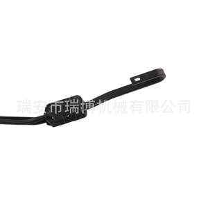 Convient aux patins de pare-chocs arrière des anciens modèles Mercedes-Benz (2007-2009) de chez Mercedes-Benz (modèle 9418200944). - Product Image 1