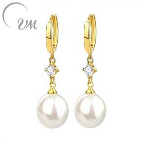 Pendientes de Plata de Ley 925 con Baño de Rodio, Diseño Geométrico con Circonita Cúbica y Perla, de Alta Gama y Tendencia, para Compromiso y Boda, de UM JEWELRY - Product Image 1